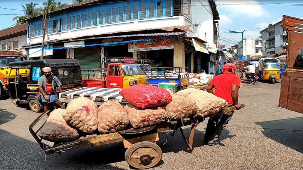 Trolley Puller in Valiyangadi Market