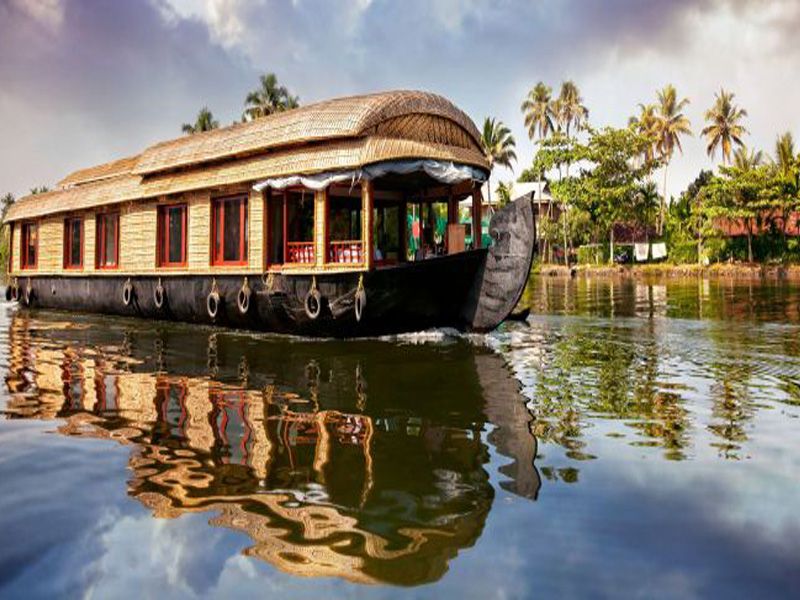 Kerala Houseboat Cruise in Alleppey Backwaters